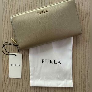 NWT Furla Babylon Gold Wallet Zip Around
